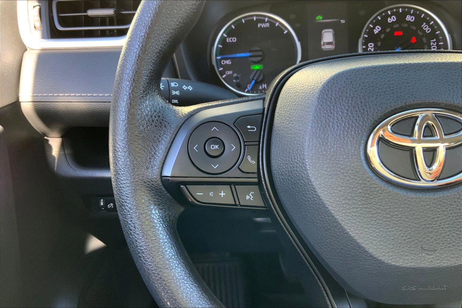 Used 2022 Toyota RAV4 LE image 16