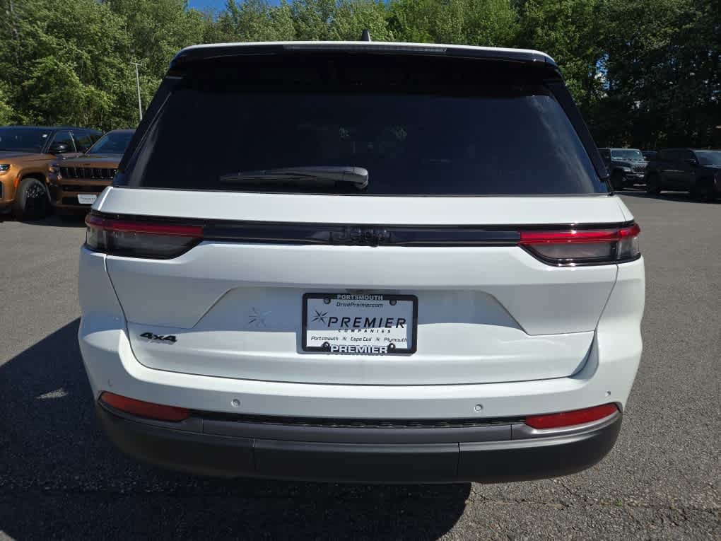 New 2026 Jeep Grand Cherokee Altitude AWD/4WD image 5
