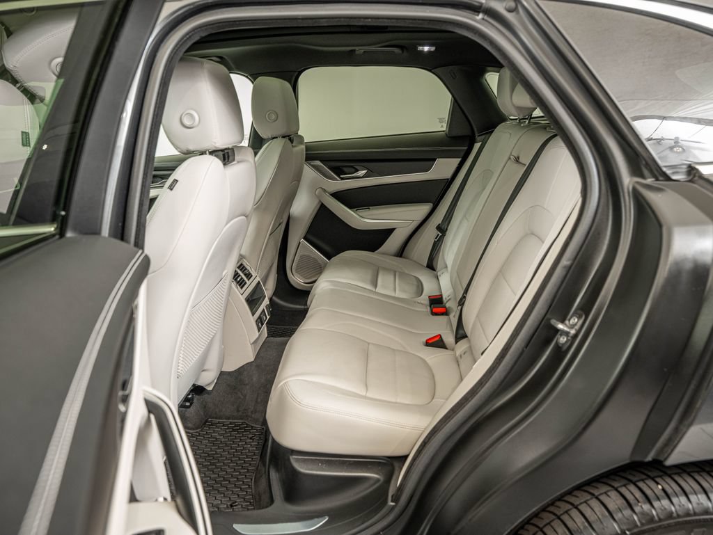 Certified 2025 Jaguar F-PACE R-Dynamic S AWD/4WD image 32