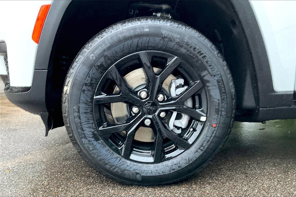 New 2025 Jeep Grand Cherokee L Altitude image 12