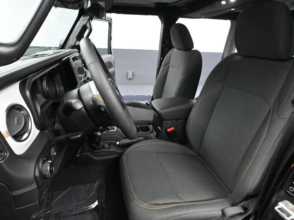 Used 2024 Jeep Wrangler Sahara image 21