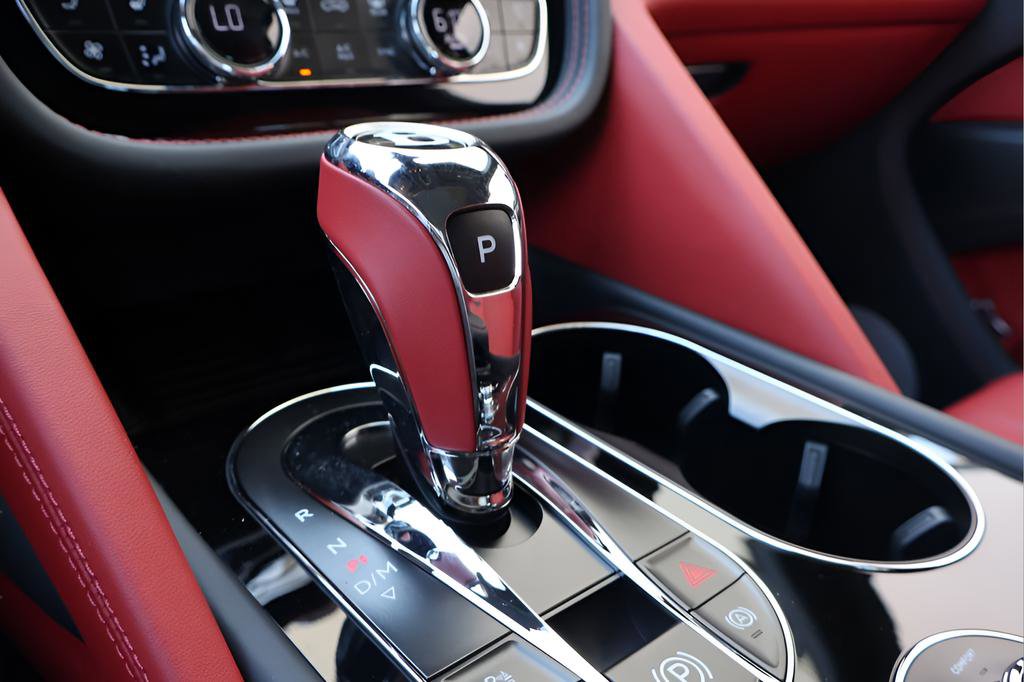 Used 2025 Bentley Bentayga AWD/4WD image 26
