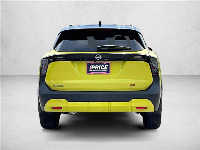 Used 2025 Nissan Kicks SR FWD image 3