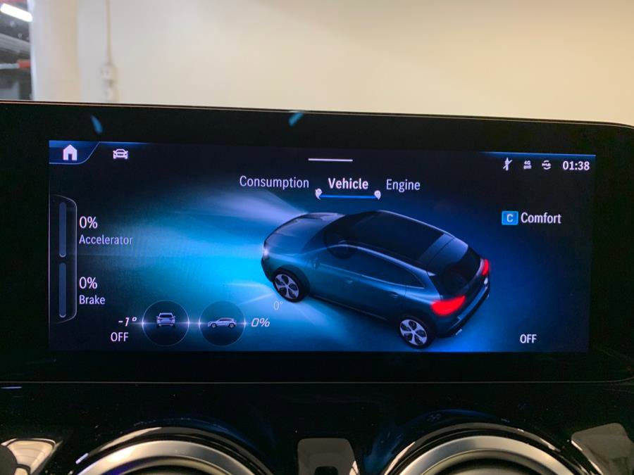 Used 2025 Mercedes-Benz GLA 250 4MATIC image 38