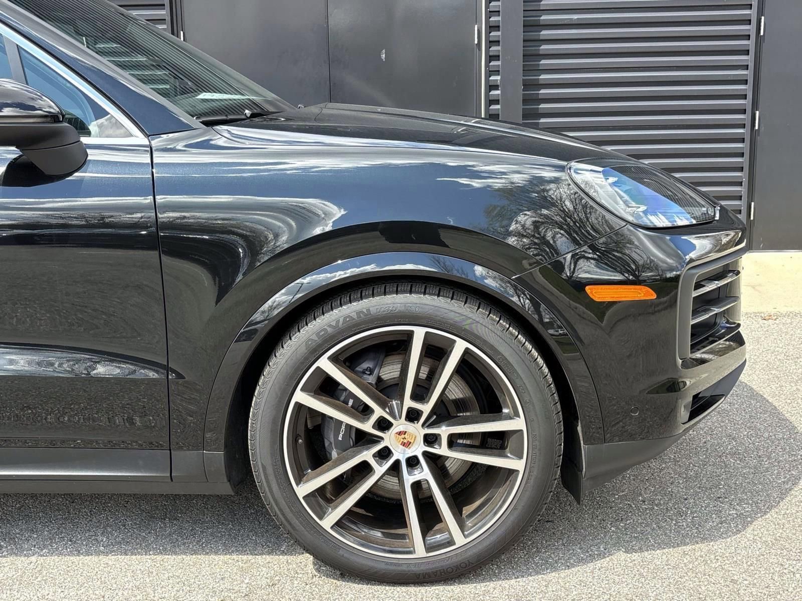 Used 2025 Porsche Cayenne AWD/4WD image 14