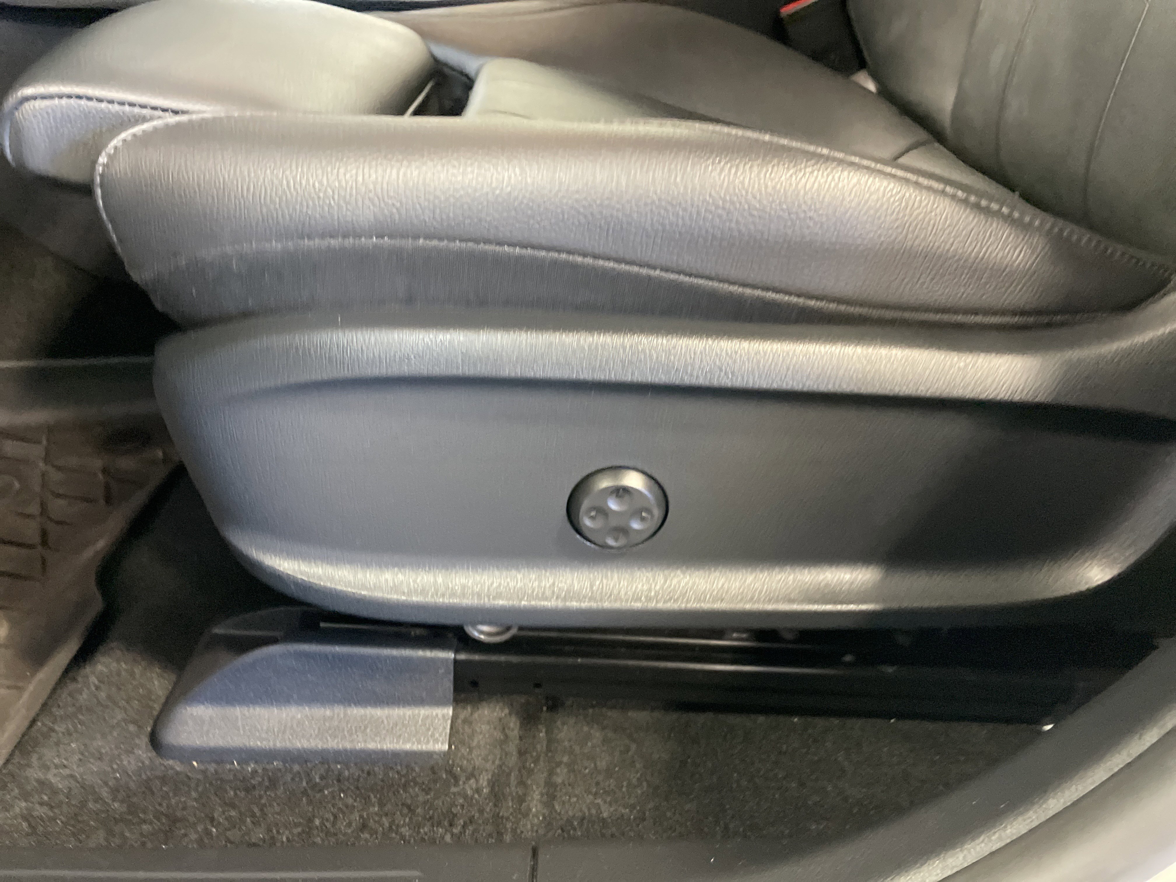 Used 2023 Mercedes-Benz EQB 350 4MATIC SUV w/ Pinnacle Package image 40