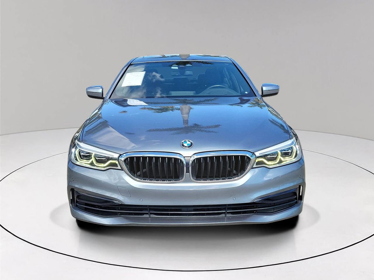 Used 2019 BMW 540i w/ Executive Package image 2
