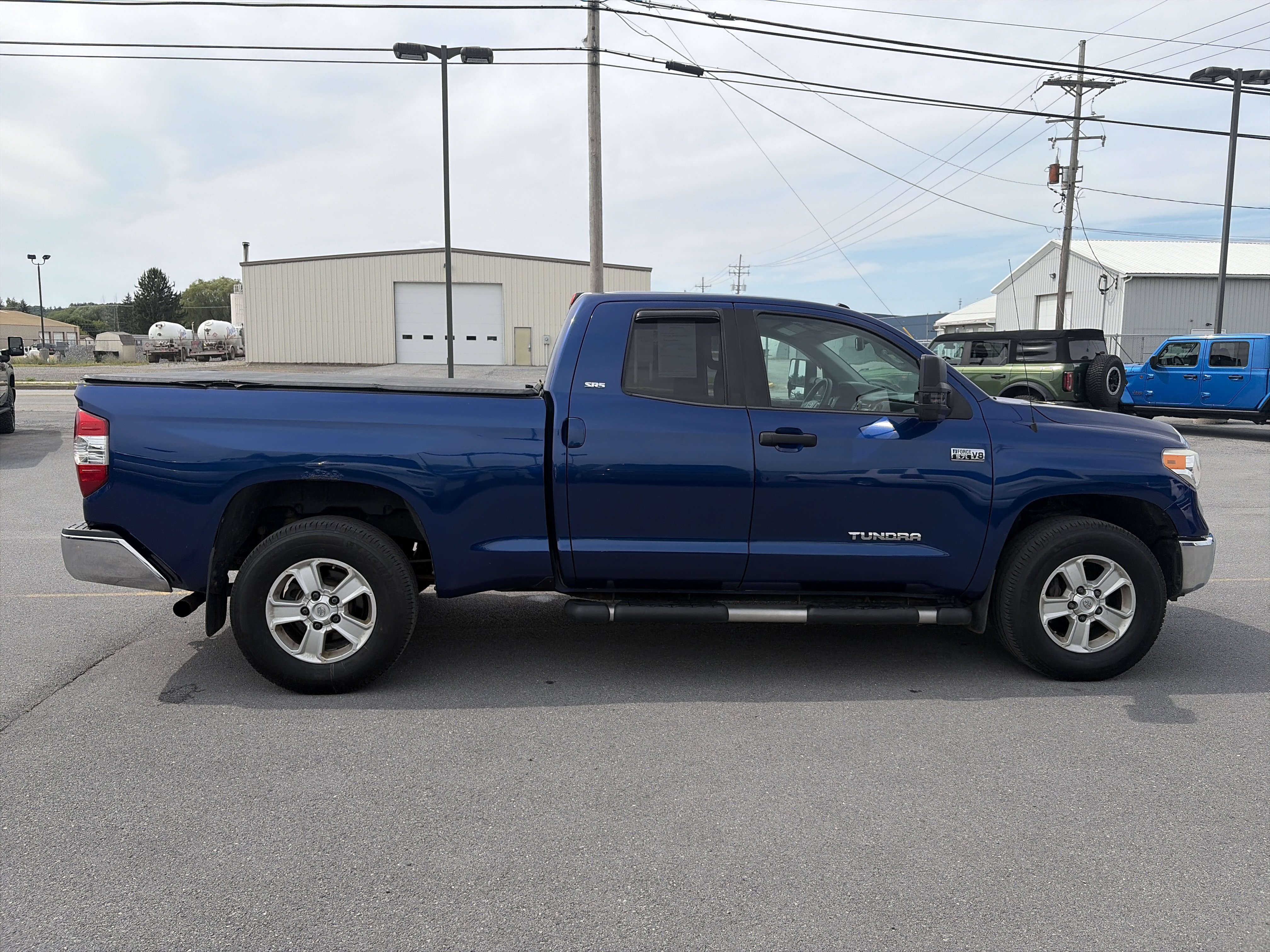 Used 2014 Toyota Tundra SR5 w/ SR5 Upgrade Package AWD/4WD image 12