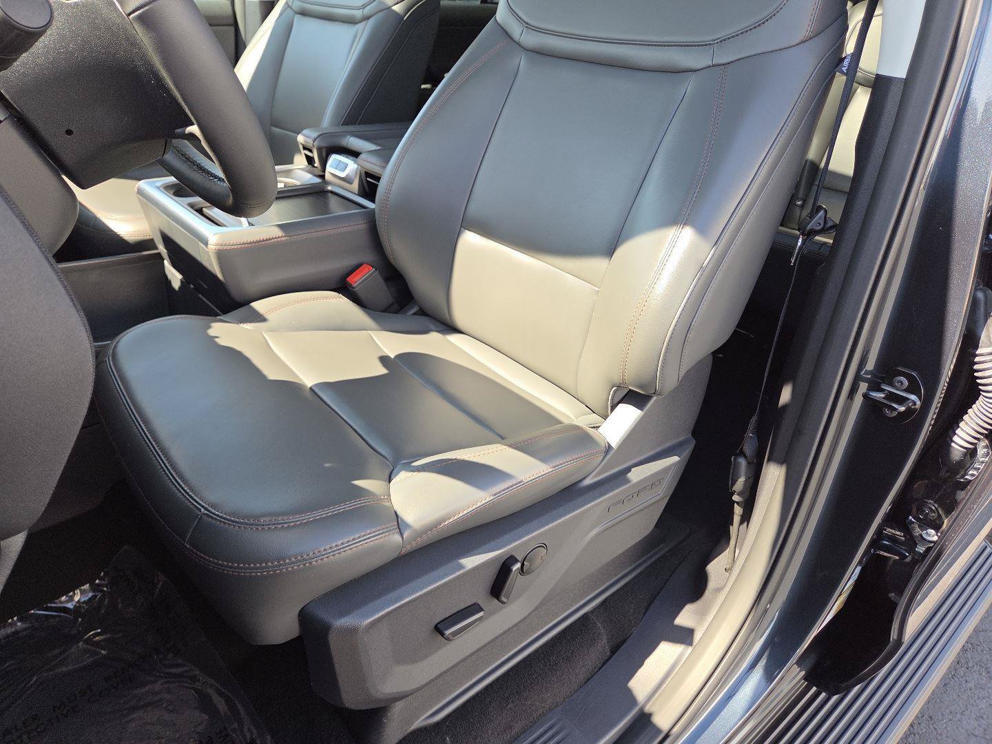 Used 2025 Ford Expedition Active AWD/4WD image 22