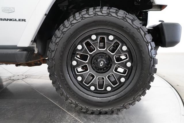 Used 2011 Jeep Wrangler Sahara w/ Dual Top Group image 47