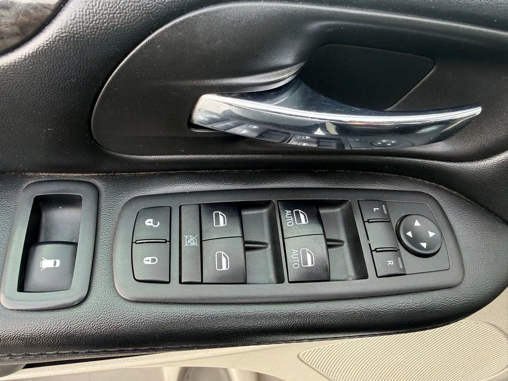 Used 2018 Dodge Grand Caravan SE w/ UConnect Hands-Free Group image 61