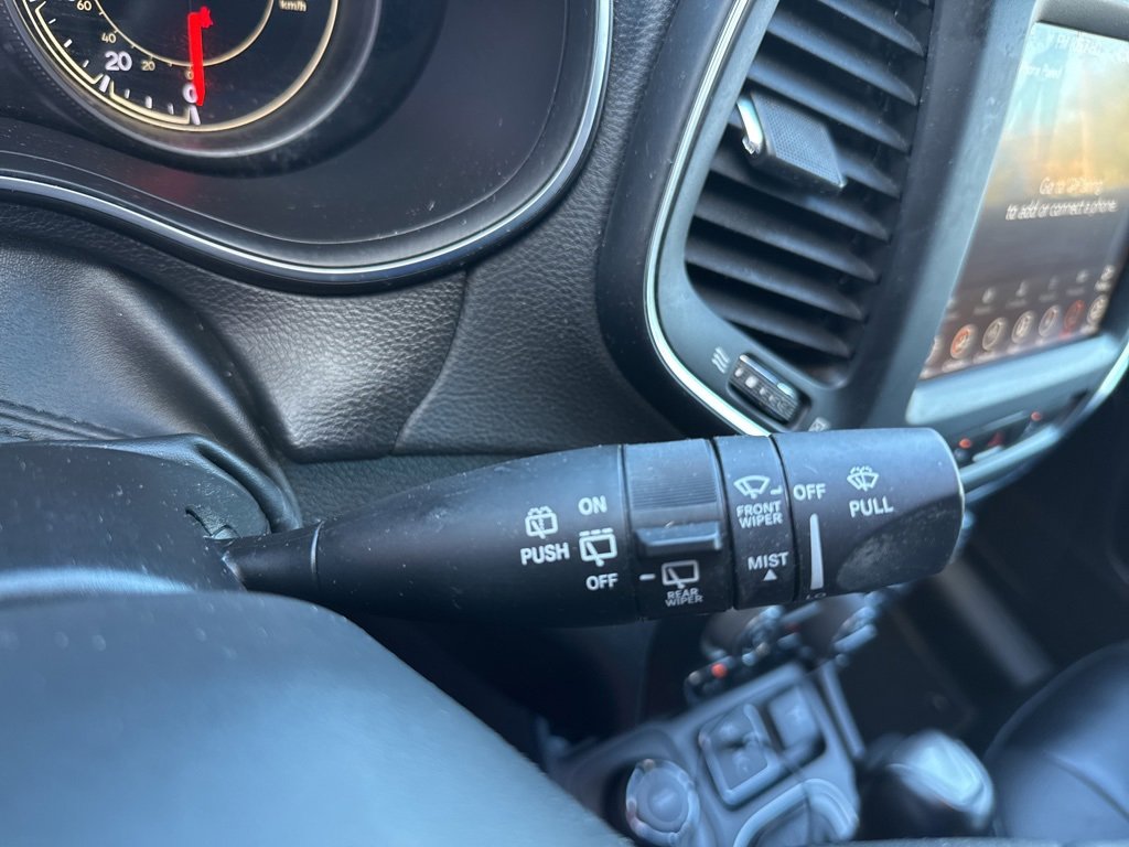 Used 2023 Jeep Cherokee Altitude Lux image 34