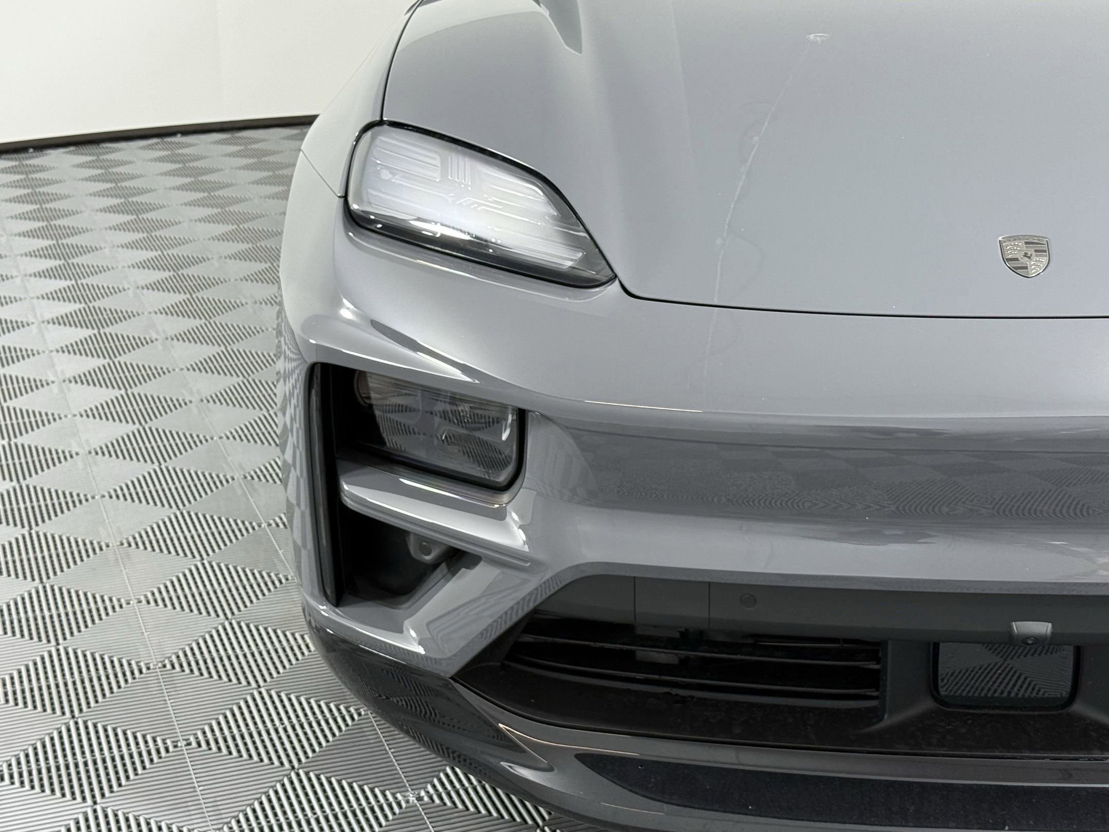 New 2025 Porsche Macan Turbo Electric image 11