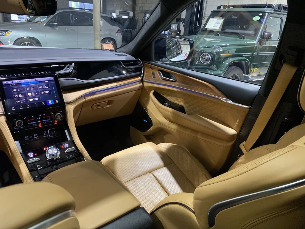 Used 2025 Jeep Grand Cherokee L Summit image 4