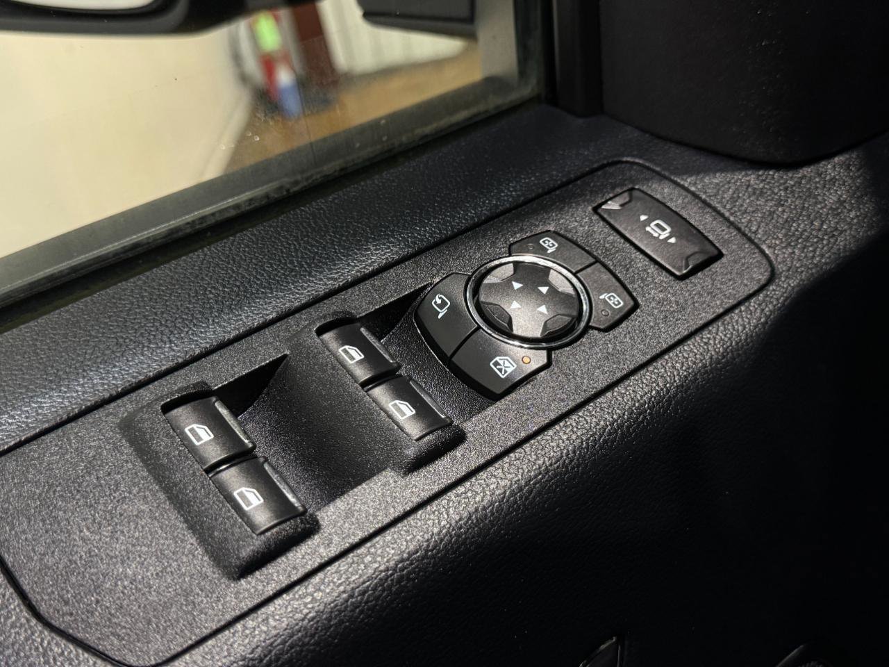 Used 2018 Ford F250 Lariat w/ FX4 Off-Road Package AWD/4WD image 26