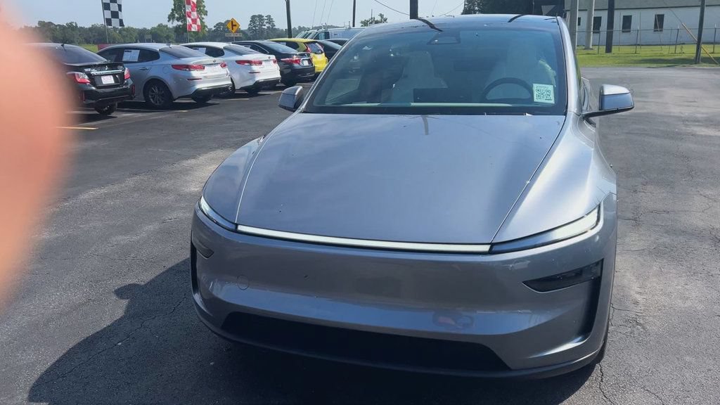 Used 2026 Tesla Model Y 2WD image 3