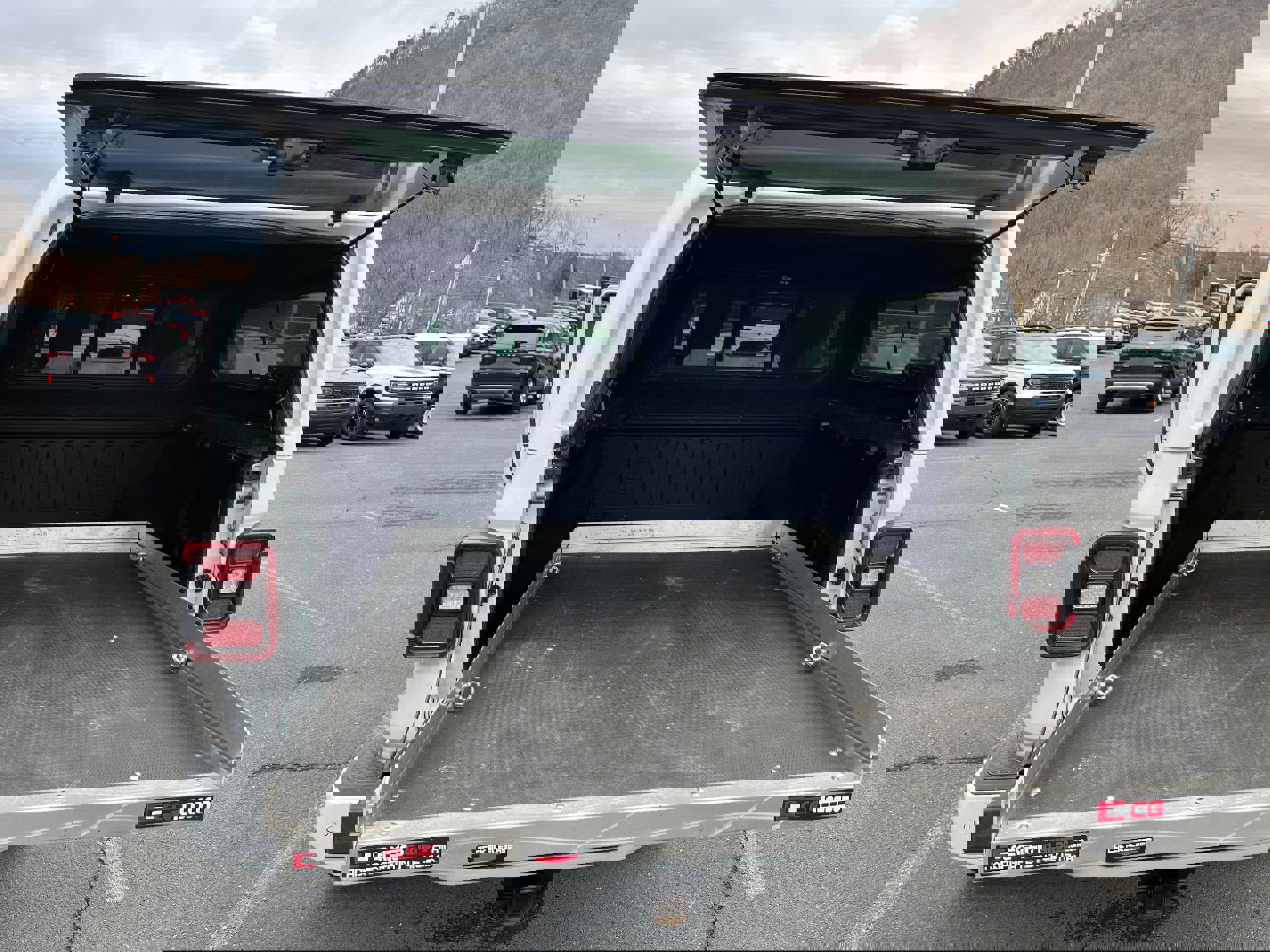 Used 2023 Jeep Gladiator Overland image 8