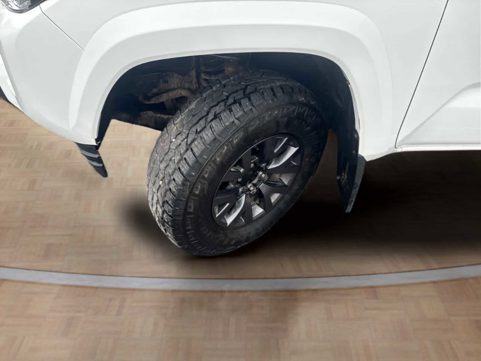 Used 2020 Toyota Tacoma SR5 AWD/4WD image 32