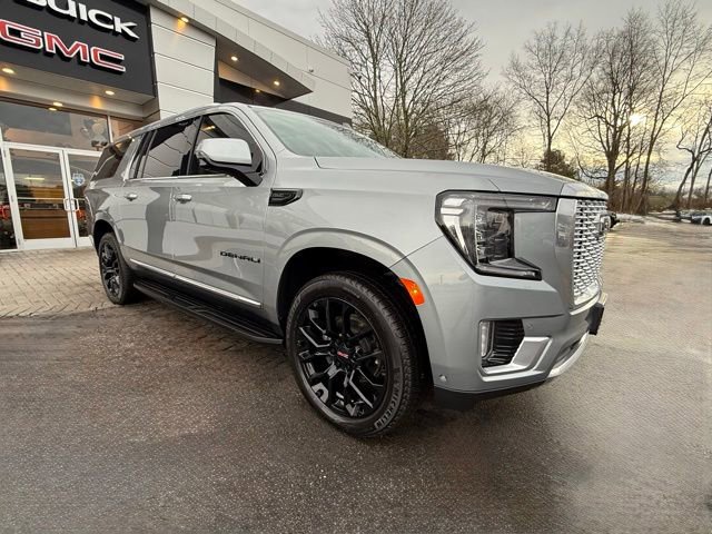 Used 2024 GMC Yukon XL Denali w/ Advanced Technology Package image 7
