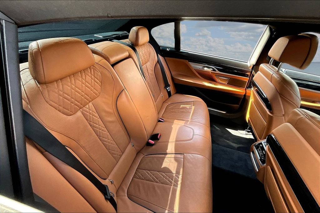 Used 2020 BMW 740i w/ M Sport Package RWD image 25