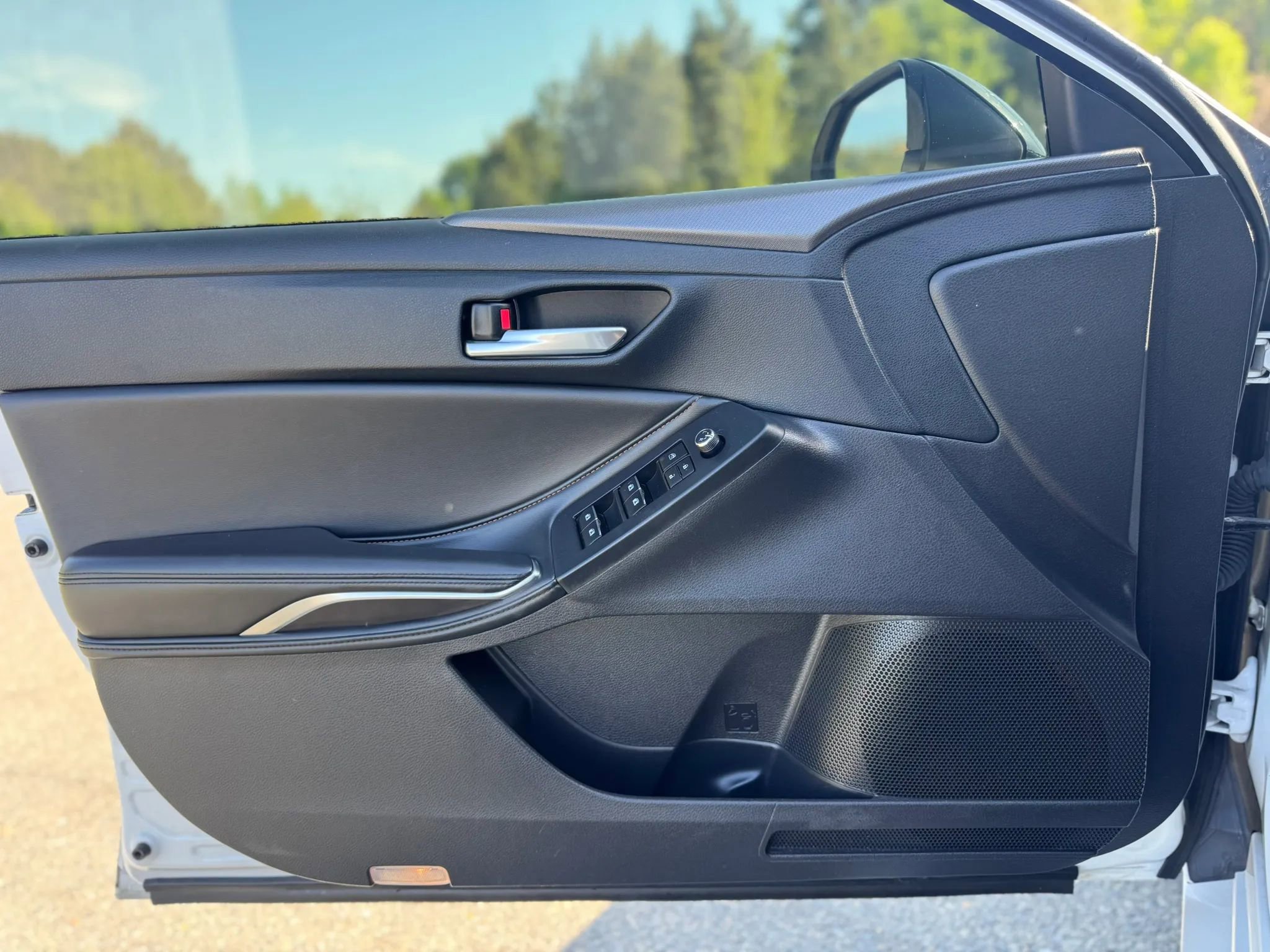 Used 2021 Toyota Avalon XSE FWD image 16