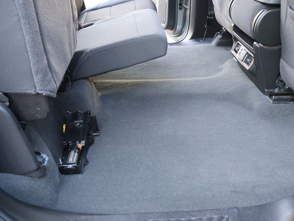 Used 2025 Chevrolet Silverado 1500 LT AWD/4WD image 28