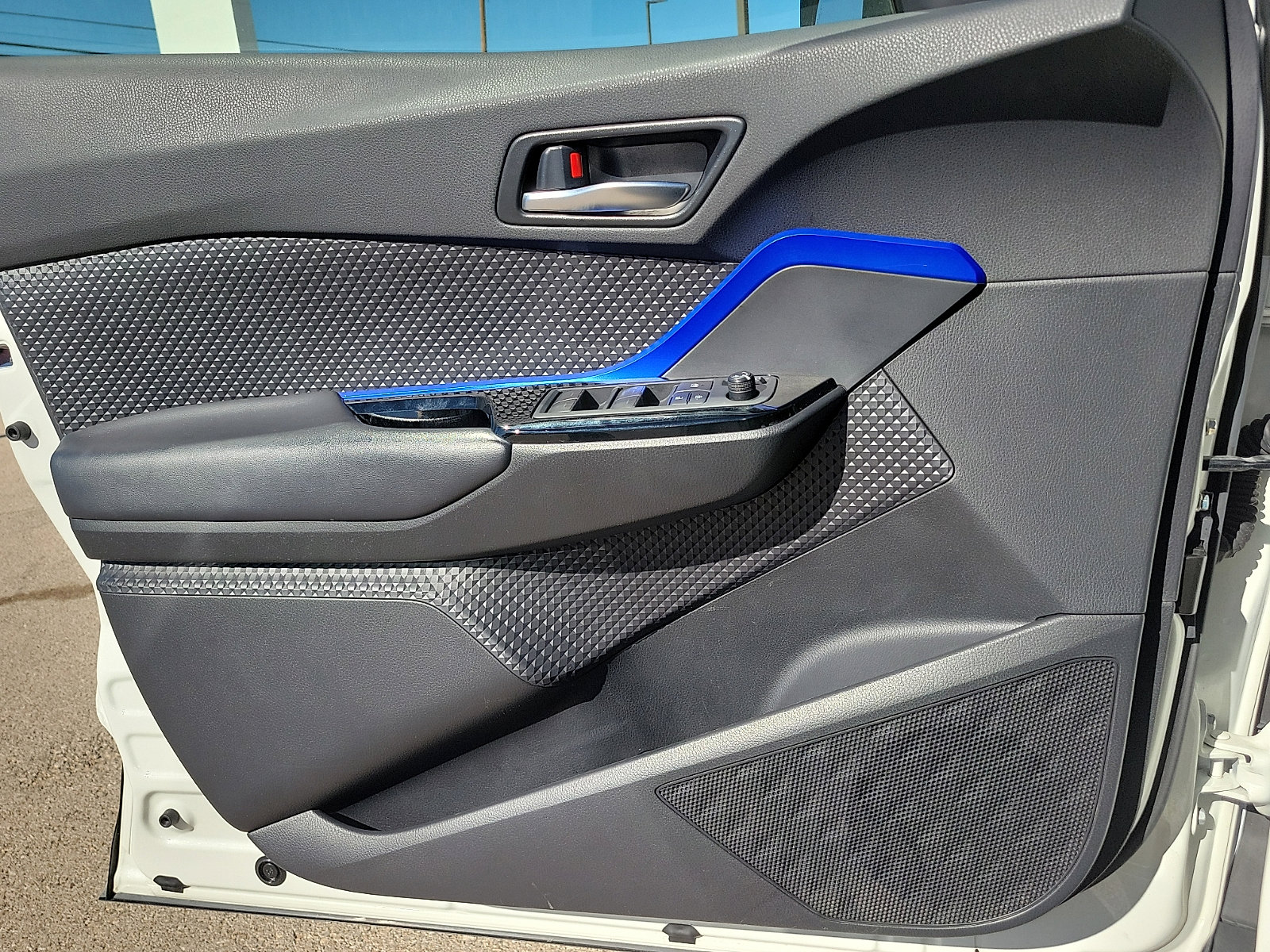 Used 2021 Toyota C-HR XLE image 11