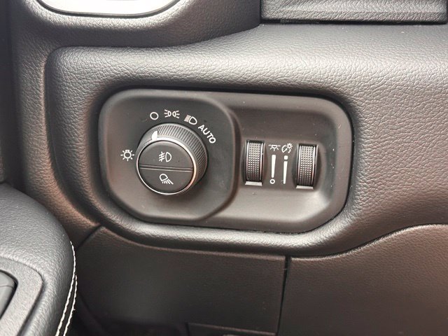 New 2026 RAM 2500 Laramie AWD/4WD image 16