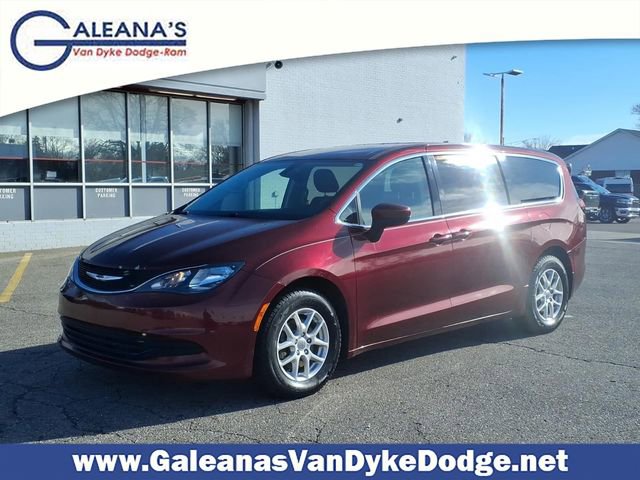 Used 2017 Chrysler Pacifica Touring image 1
