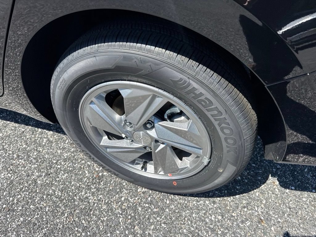 New 2026 Hyundai Elantra SE FWD image 17