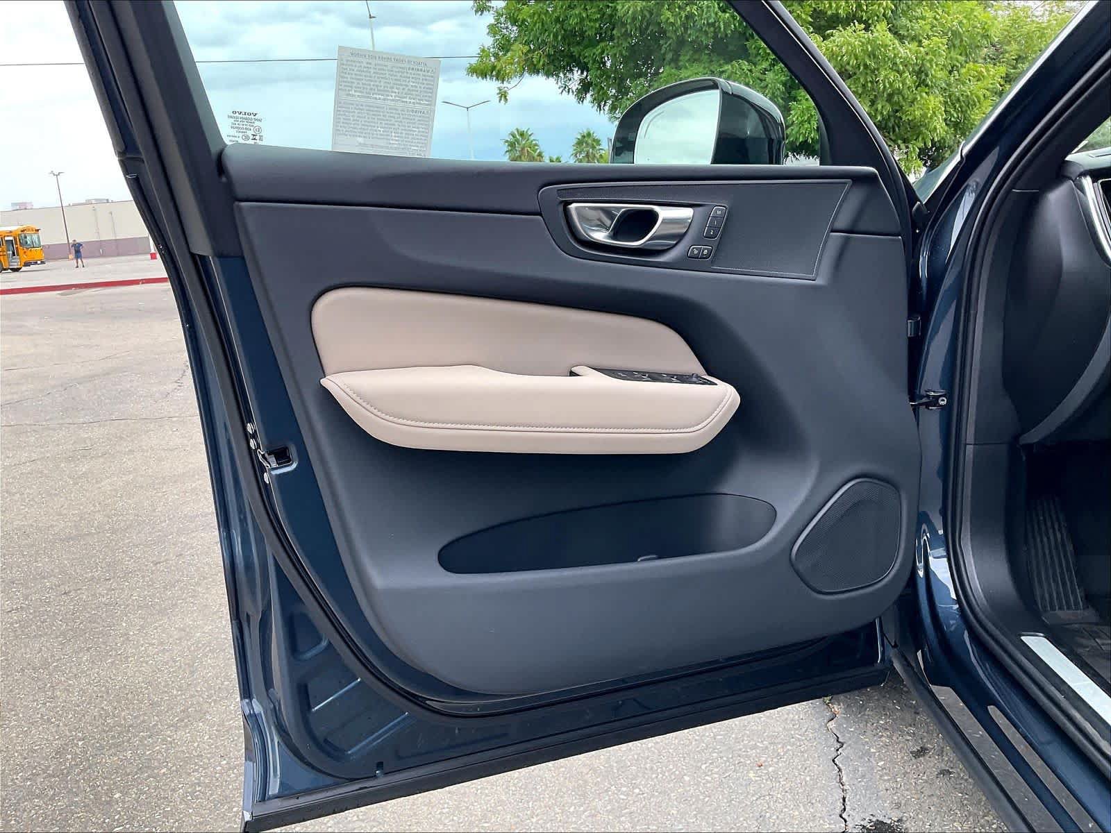 New 2027 Volvo XC60 B5 Core AWD/4WD image 24