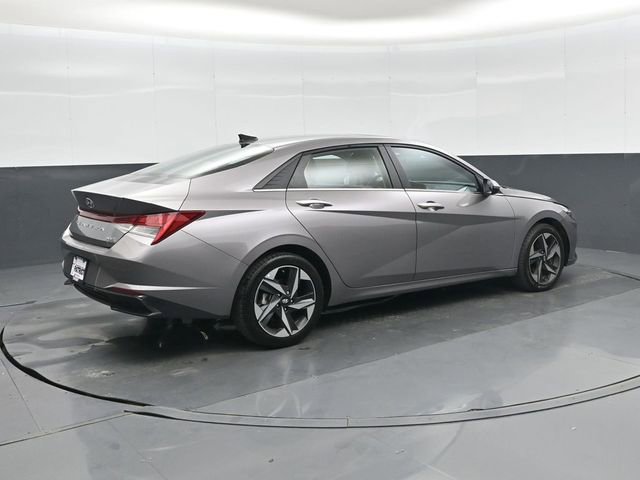 Used 2023 Hyundai Elantra Limited image 3