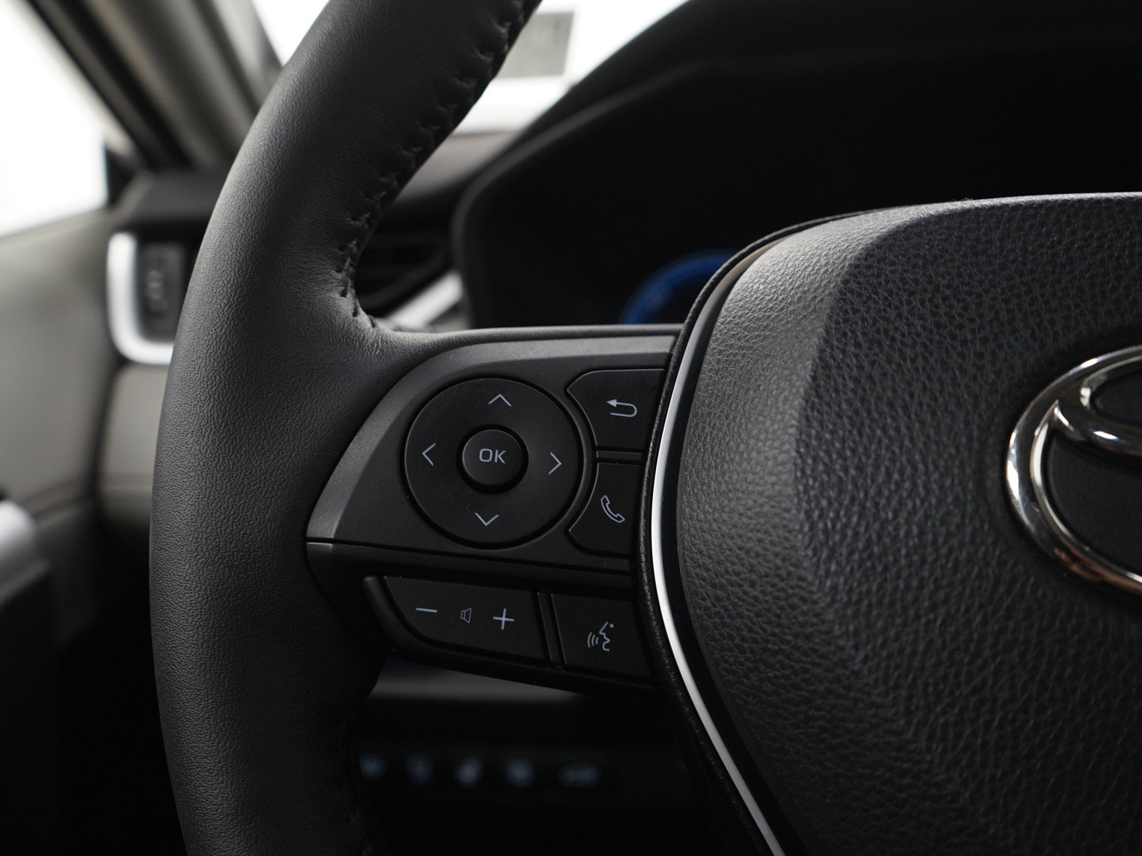 Used 2023 Toyota RAV4 Limited AWD/4WD image 27