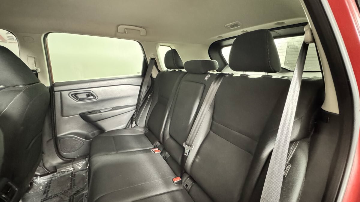 Used 2025 Nissan Rogue S AWD/4WD image 28