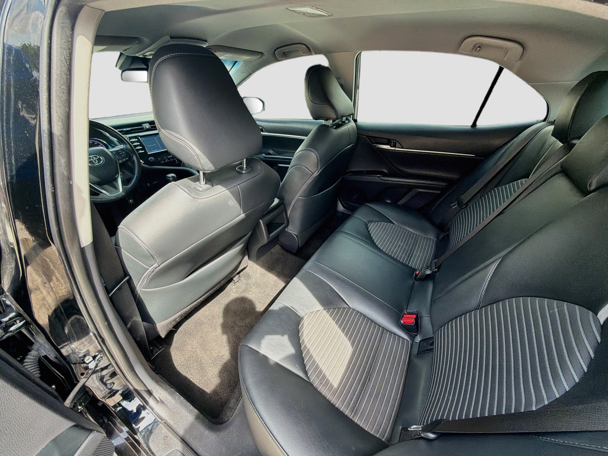 Used 2019 Toyota Camry SE FWD image 21