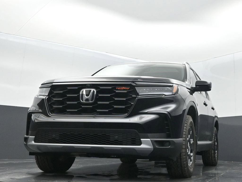 Used 2025 Honda Pilot TrailSport image 8
