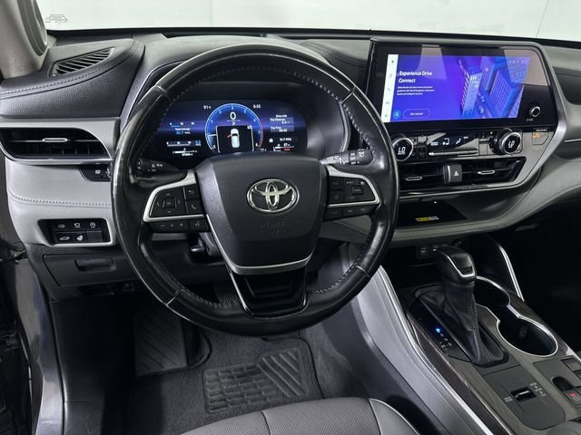 Used 2023 Toyota Highlander Platinum FWD image 21