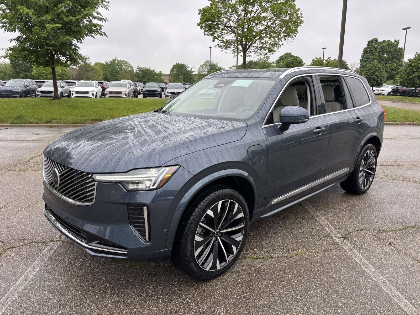 New 2026 Volvo XC90 T8 Ultra w/ Protection Package Premier