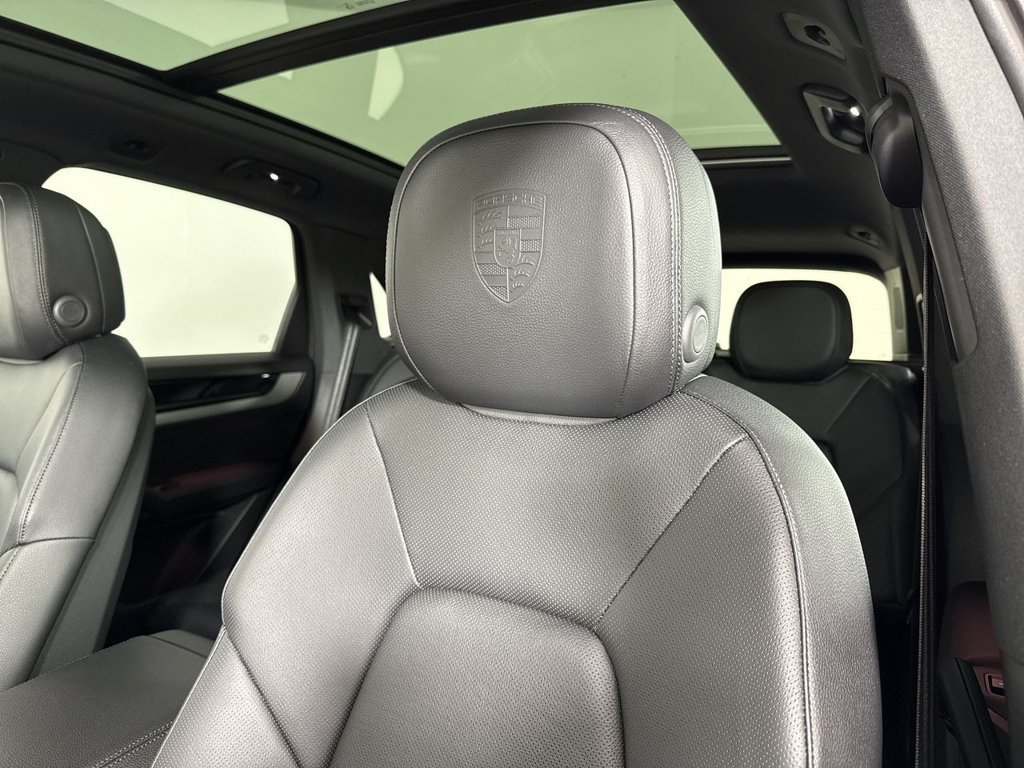 Certified 2025 Porsche Cayenne AWD/4WD image 41