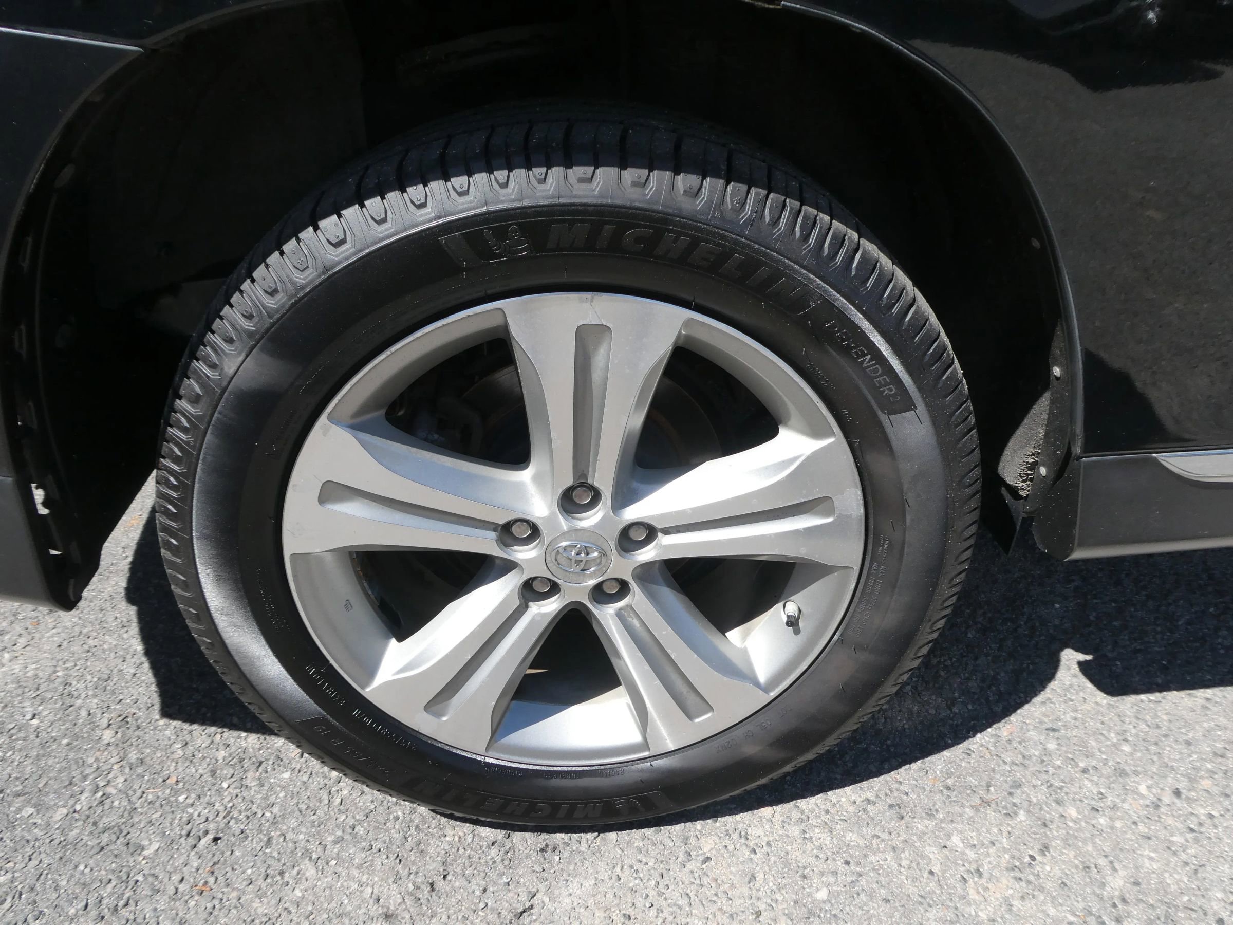 Used 2012 Toyota Highlander Limited w/ Tow Pkg FWD image 35