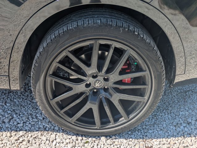 Used 2022 Maserati Levante Modena image 9