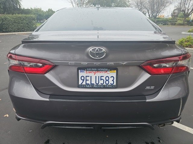 Used 2022 Toyota Camry SE image 3