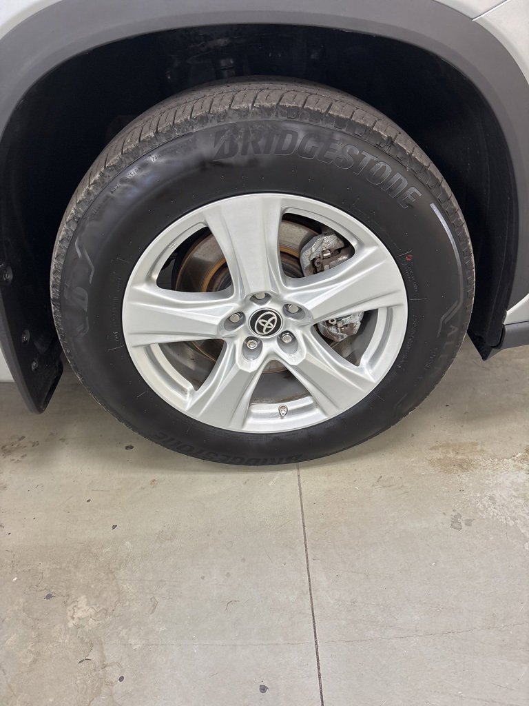 Used 2023 Toyota Highlander L image 43