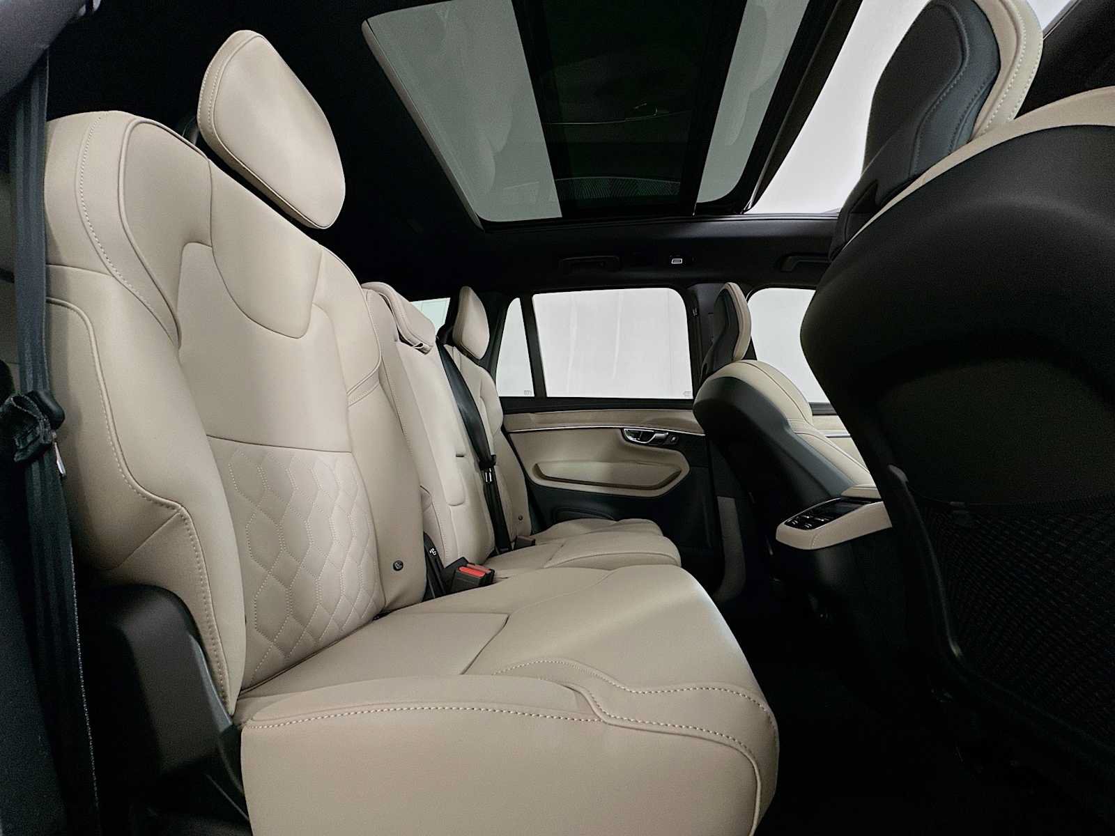 New 2026 Volvo XC90 B5 Plus w/ Protection Package AWD/4WD image 26
