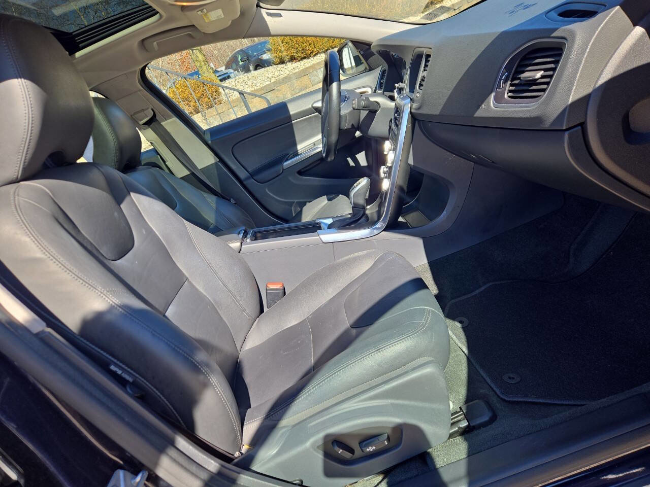 Used 2016 Volvo V60 T5 Premier image 25