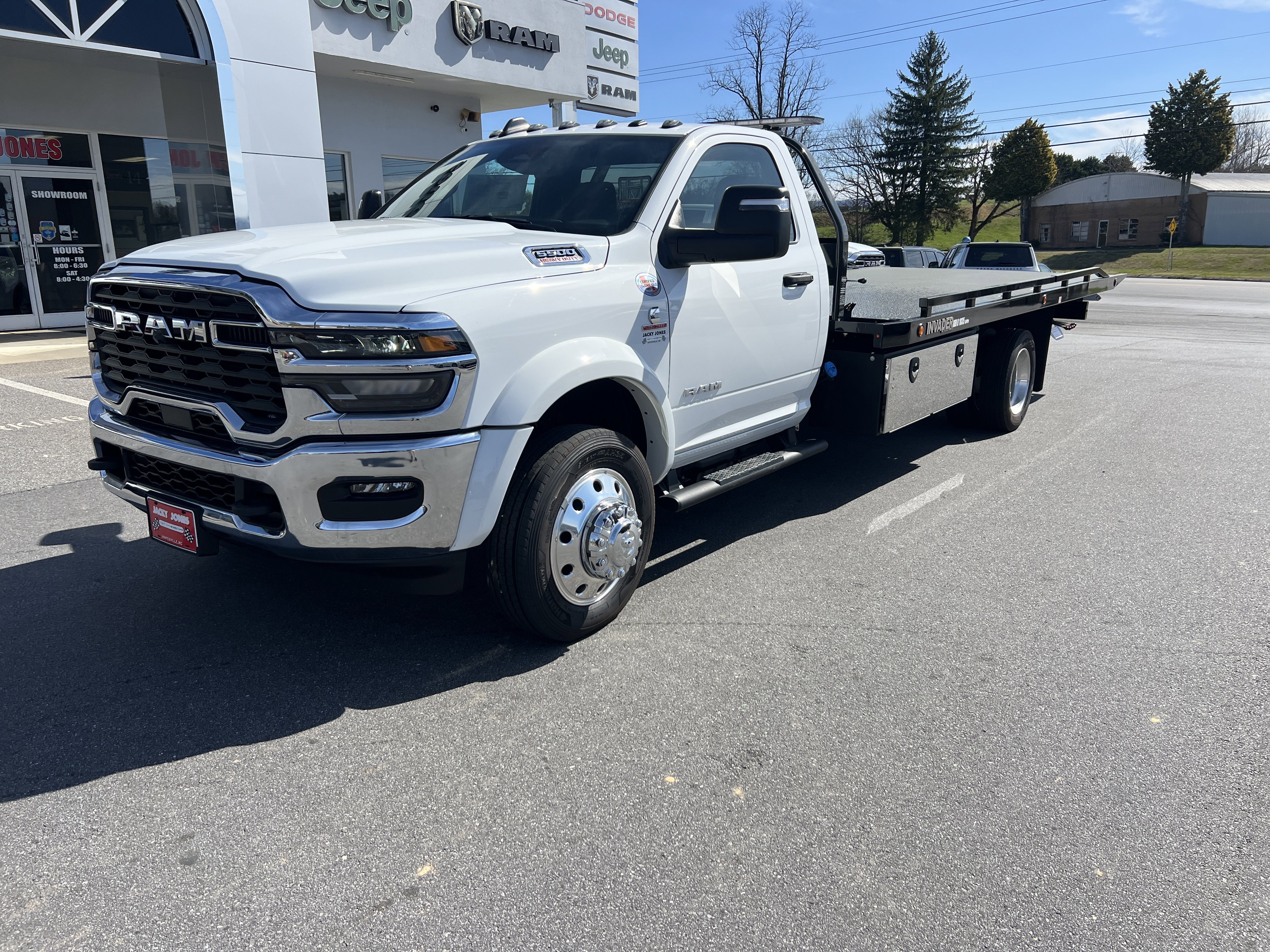 Used 2025 RAM 5500 2WD Regular Cab image 6