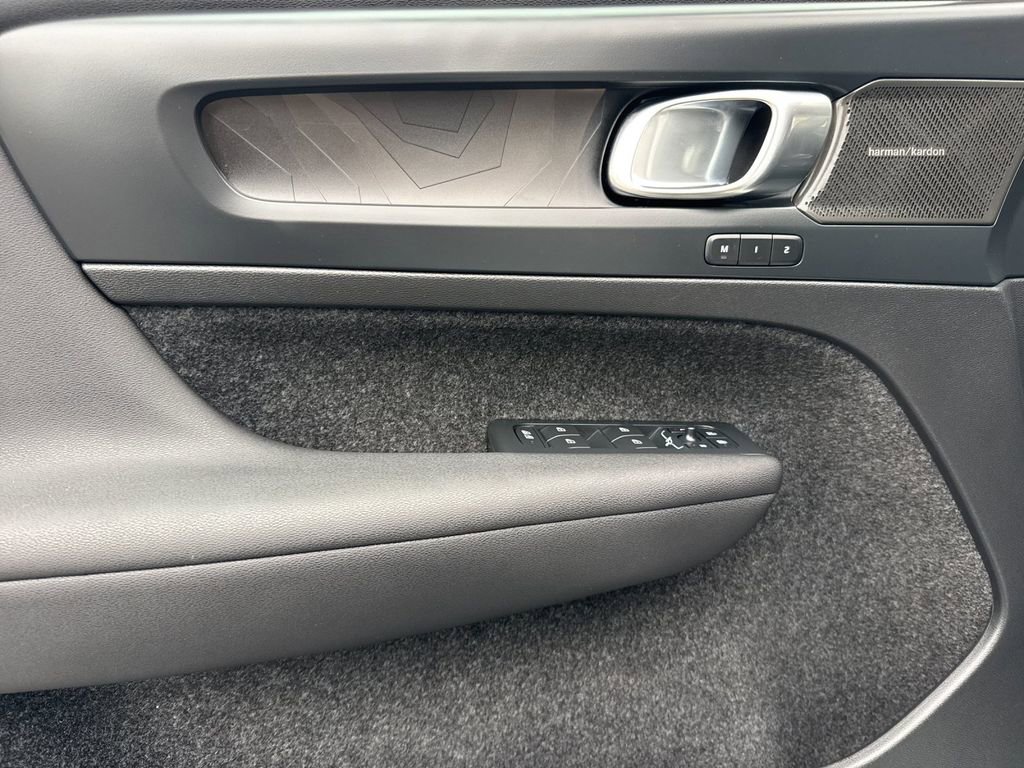 Certified 2023 Volvo XC40 Recharge Ultimate AWD/4WD image 10
