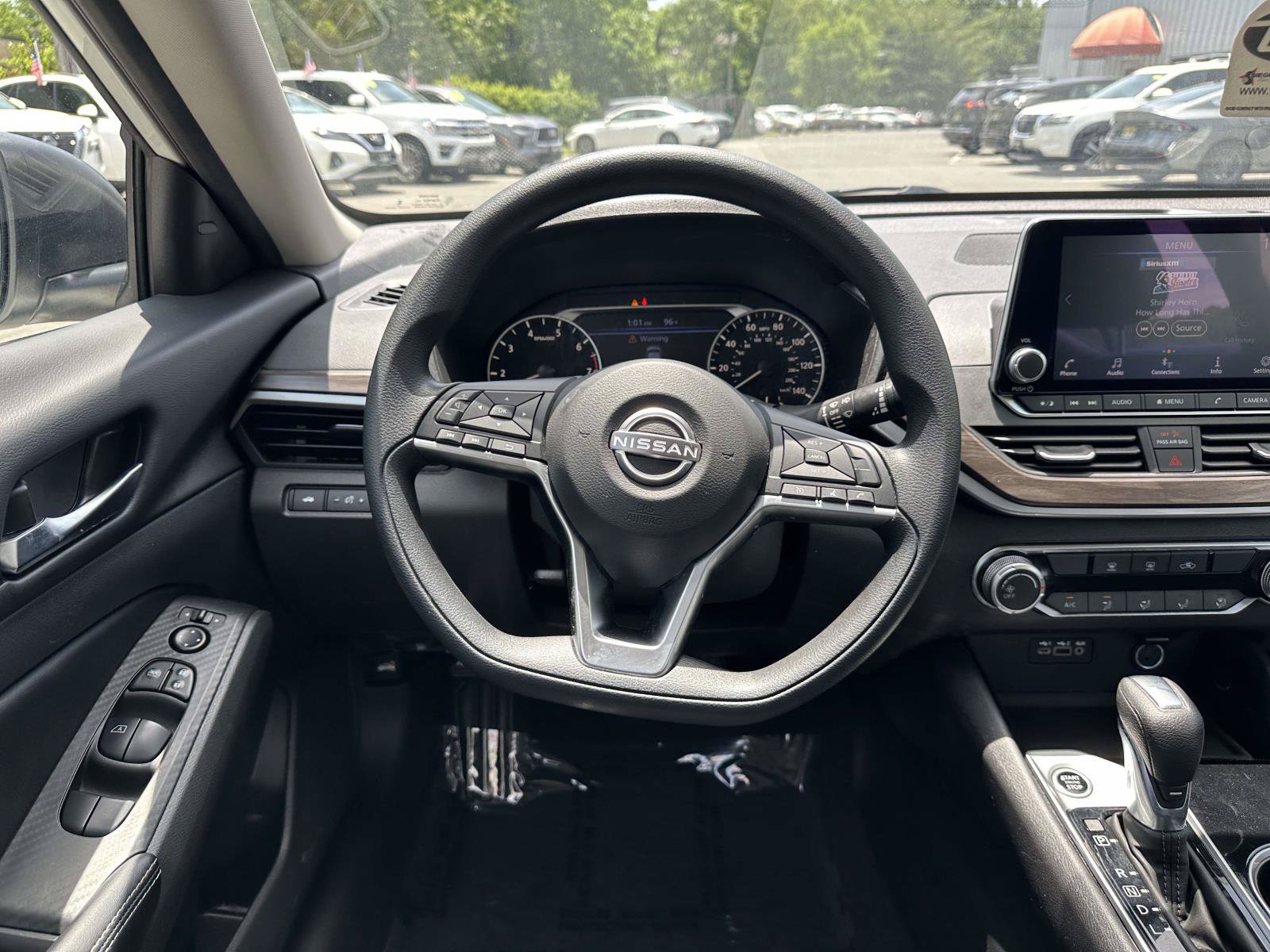 Used 2024 Nissan Altima 2.5 SV FWD image 10