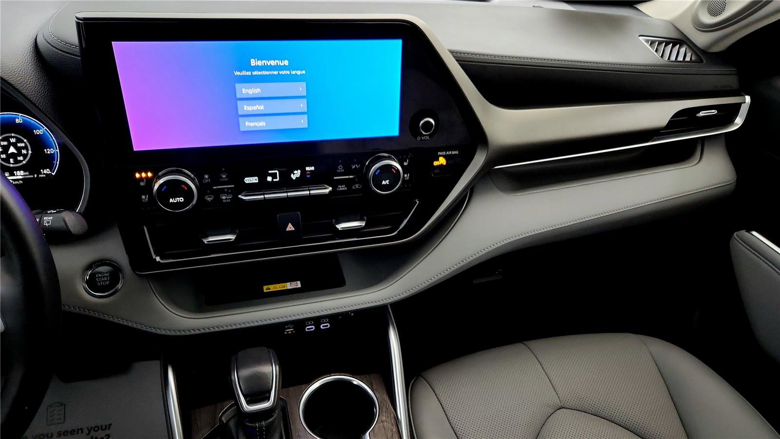 Used 2023 Toyota Highlander Limited image 43