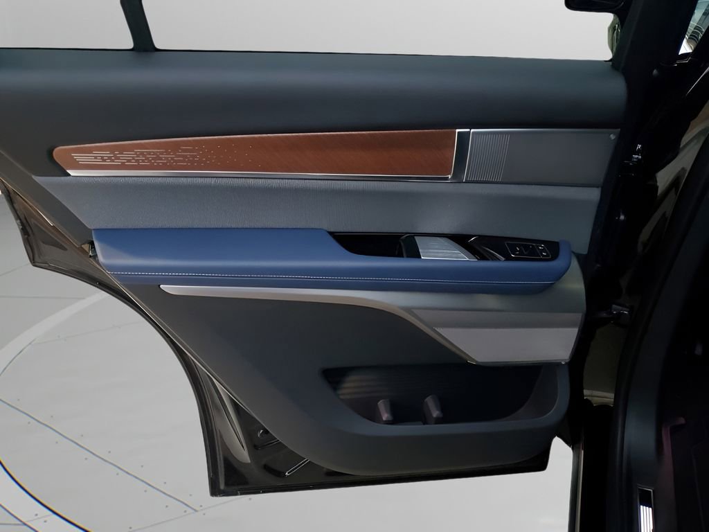 New 2026 Cadillac Vistiq Premium Luxury image 18